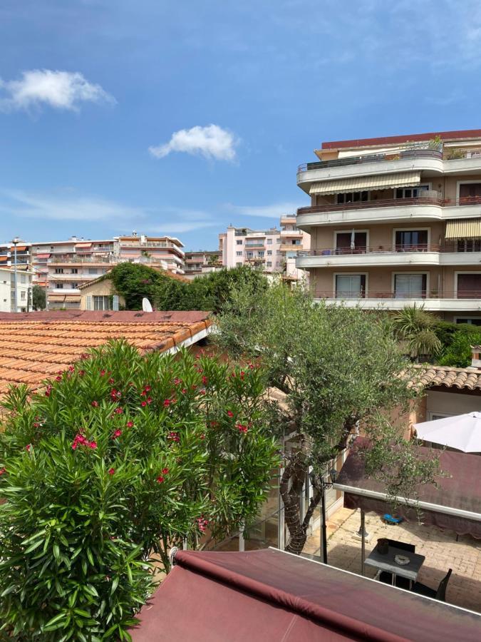 Hôtel Le Derby Cagnes-sur-Mer Exterior foto