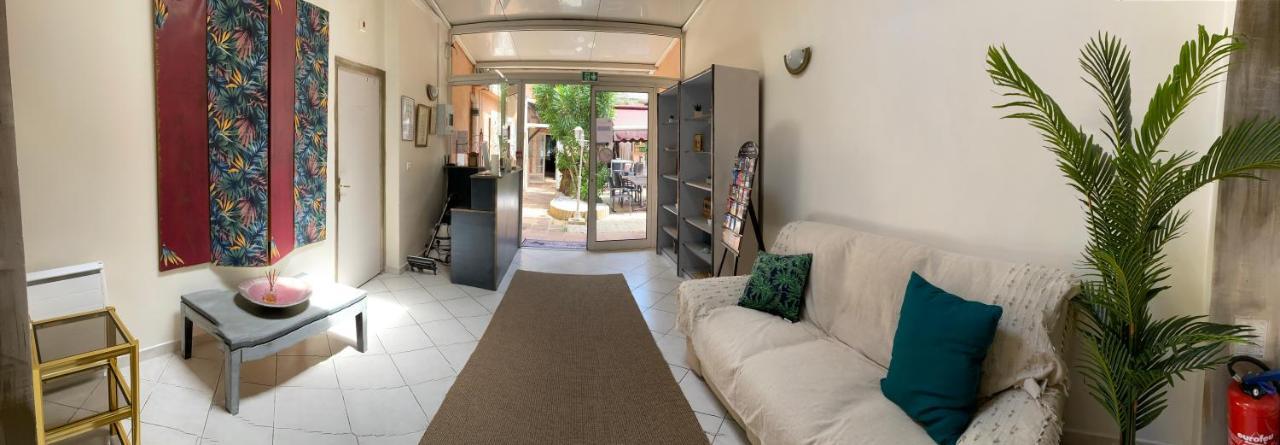 Hôtel Le Derby Cagnes-sur-Mer Exterior foto