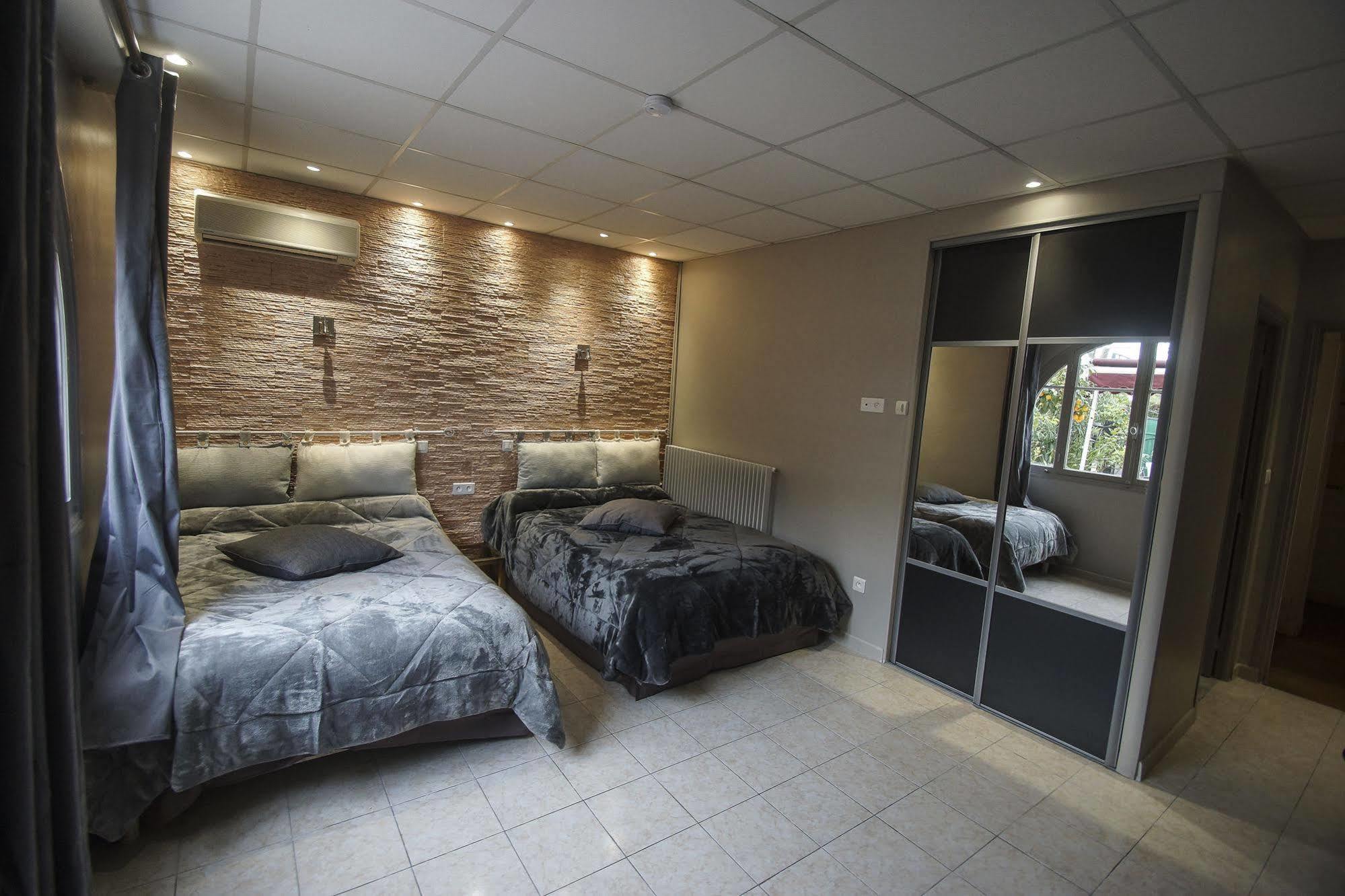 Hôtel Le Derby Cagnes-sur-Mer Exterior foto