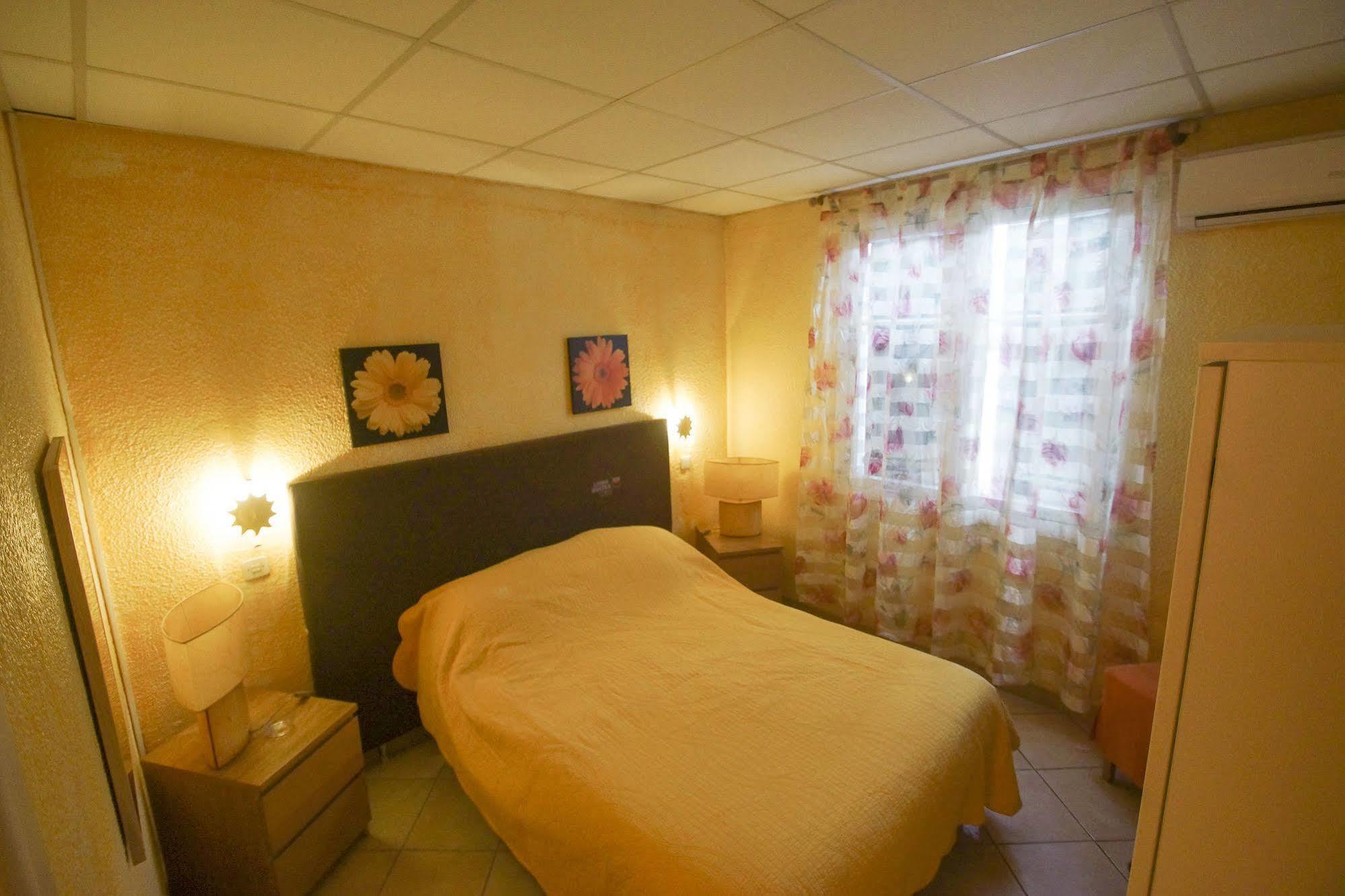 Hôtel Le Derby Cagnes-sur-Mer Exterior foto
